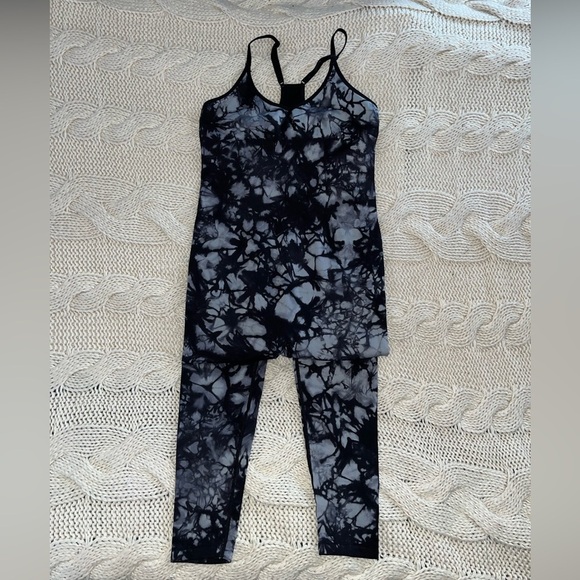 PINK VS active jumpsuit - Picture 2 of 4